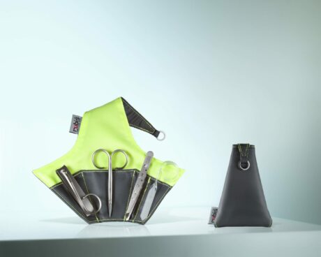Set Minuit; neoprene sleeve with magnetic closure; grey/yellow / grey/ yellow with nail scissors